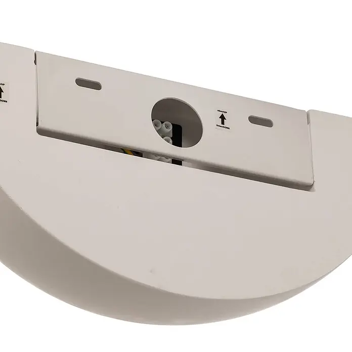 Lindby Wandleuchte Pascali - weiß / opal, E14 - Weiße, gebogene Leuchtenhalterung mit Elektroanschlüssen und Ausrichtungsmarkierungen.