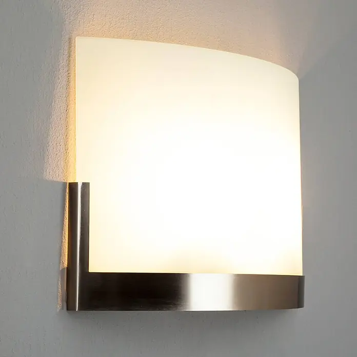 Lindby Wandleuchte Karla - L x B x H: 7,5 x 33 x 22 cm, alu / grau / zink, weiß / opal, E27 - Moderne Wandleuchte aus gebürstetem Metall mit gewölbtem Opalglasdiffusor, strahlt warmweißes Licht aus.