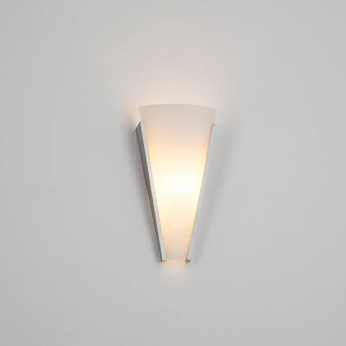 Lindby Wandleuchte Magnus - L x B x H: 9 x 16 x 31 cm, alu / grau / zink, E14 - Milchglas- und silberne Metallwandleuchte, die warmes Licht abstrahlt.