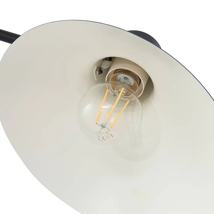Lindby Wandleuchte Adrik - L x B x H: 48 x 23,5 x 23 cm, schwarz, schwarz, E27 - Nahaufnahme des weißen Innenschirms einer Lampe mit klarer LED-Glühbirne und schwarzem Arm.