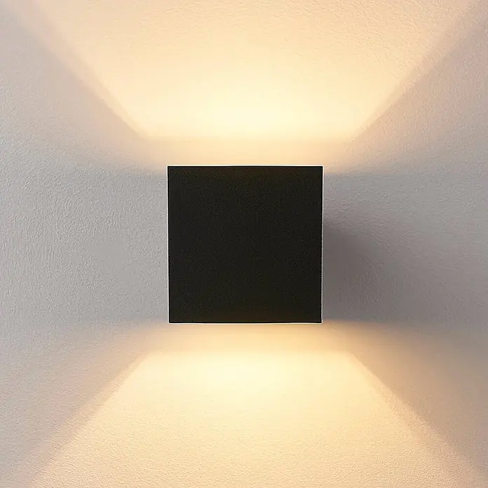 Arcchio Wandleuchte Zuzana - schwarz, schwarz, G9 - Schwarze quadratische Wandleuchte, die warmes Licht nach oben und unten wirft.