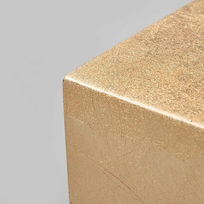 Lindby Wandleuchte Yade - L x B x H: 11,5 x 11,5 x 11,5 cm, messing / gold, G9 - Texturierter goldener rechteckiger Block mit unebener, schimmernder Oberfläche.