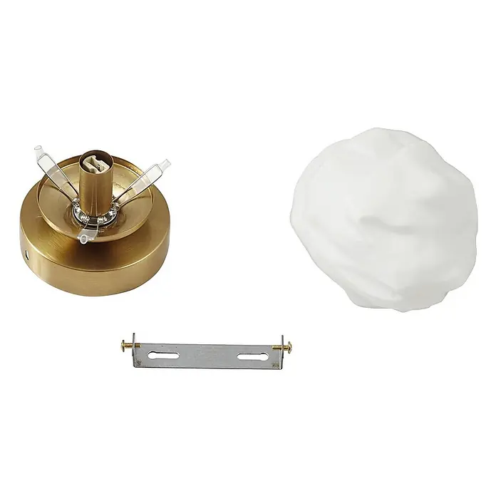Lindby Wandleuchte Piatra - messing / gold, weiß / opal, G9 - Deckenleuchten-Komponenten: ein messingfarbener Sockel mit Fassung, ein weißer organisch geformter Glasschirm und ein Metall-Montagebügel.