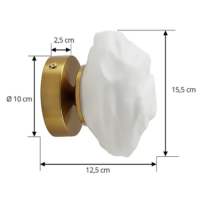 Lindby Wandleuchte Piatra - messing / gold, weiß / opal, G9 - Goldene Wandleuchte mit weißem, unregelmäßig geformtem Glasschirm; Maße: Ø10x12,5x15,5 cm.