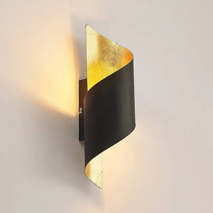 Lindby Wandleuchte Desirio - L x B x H: 13 x 10,5 x 35 cm, schwarz, schwarz, E14 - Schwarz-goldene, gedrehte Wandleuchte spendet warmes Licht.