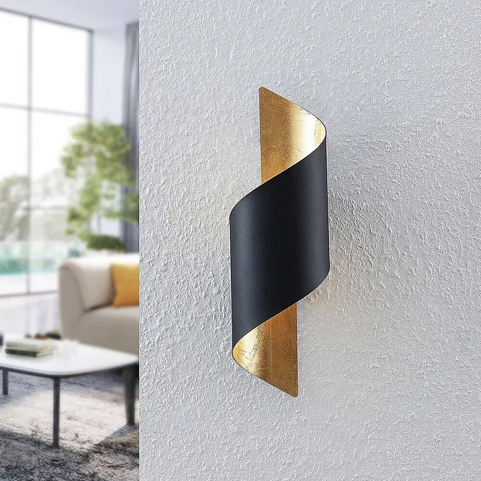 Lindby Wandleuchte Desirio - schwarz, schwarz, E14 - Schwarze und goldene, geschwungene Wandleuchte, die indirektes Licht nach oben und unten wirft.