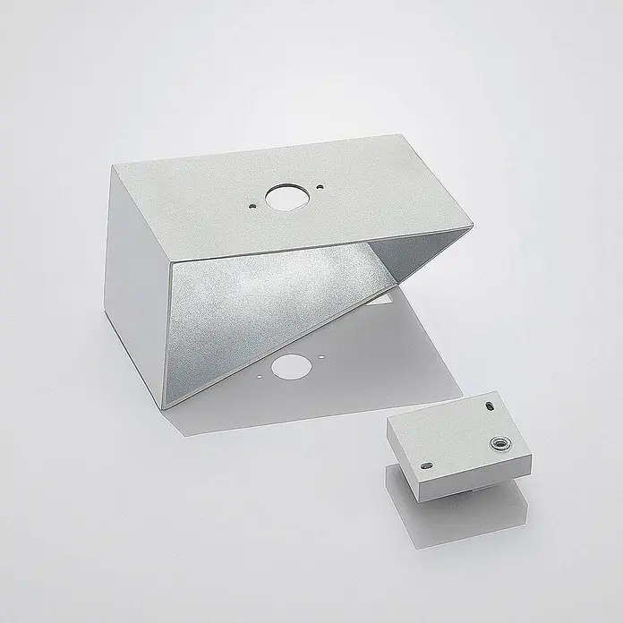 Arcchio Wandleuchte Assona - L x B x H: 9,2 x 23 x 16,5 cm, weiß / opal, G9 - Silbergraue Metallgehäusekomponenten mit Montagelöchern.