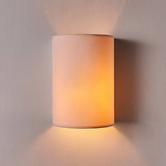 Lindby Wandleuchte Annalisa - weiß / opal, E27 - Zylindrische, hellfarbene Wandleuchte mit Stoffschirm, die warmes Licht nach oben und unten wirft.