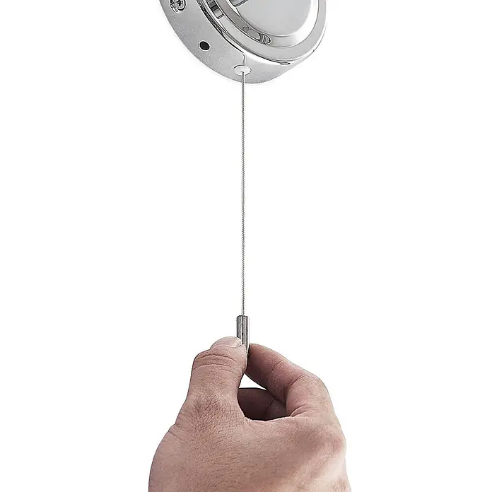 Lindby Wandleuchte Remilan - L x B x H: 12,3 x 9 x 10,6 cm, chrom / silber, chrom / silber, GU10 - Hand zieht eine silberne ausziehbare Schnur aus einem Chromgehäuse.