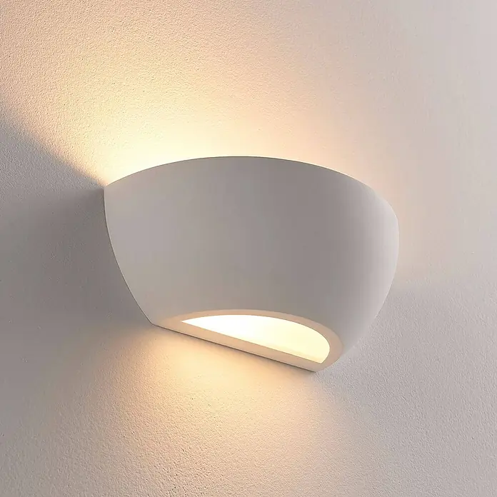 Lindby Wandleuchte Jimmy - L x B x H: 12 x 24,5 x 9,5 cm, weiß / opal, E14 - Weiße gebogene Wandleuchte mit warmer Auf- und Abwärtsbeleuchtung.