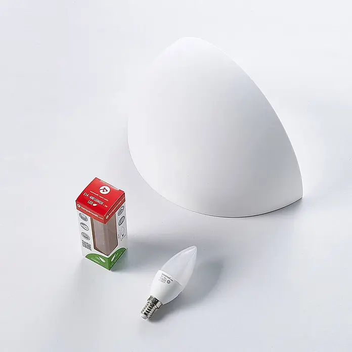 Lindby Wandleuchte Narin - L x B x H: 14 x 28 x 14 cm, weiß / opal, E14 - Weiße, halbkreisförmige Wandleuchte mit E14 LED-Lampe und Verpackung.