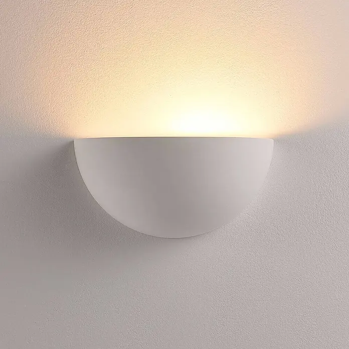 Lindby Wandleuchte Narin - L x B x H: 14 x 28 x 14 cm, weiß / opal, E14 - Weiße, halbrunde Wandleuchte, die warmes, indirektes Licht nach oben abstrahlt.