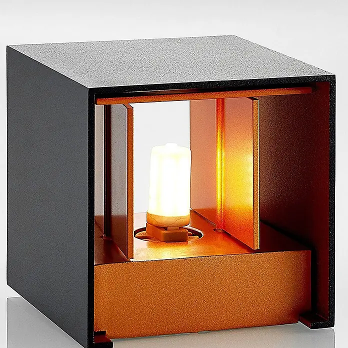 Arcchio Wandleuchte Zuzana - L x B x H: 9,7 x 9,7 x 9,7 cm, schwarz, G9 - Quadratische Außenleuchte, dunkelgrau strukturiert außen, bronze innen, mit zylindrischer Glühbirne.