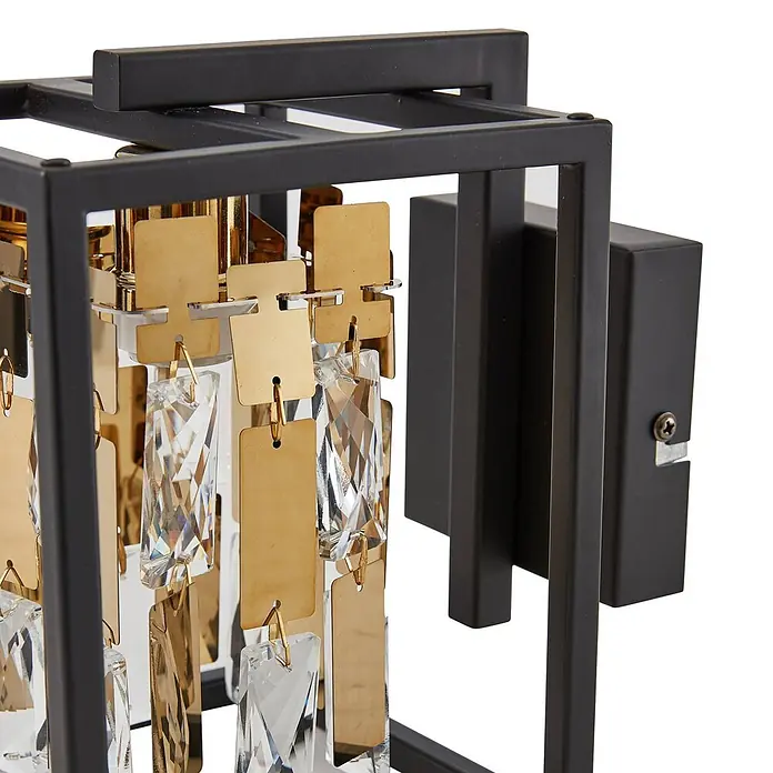 Lucande Wandleuchte Arcan - L x B x H: 20,4 x 15 x 20,4 cm, schwarz, E14 - Schwarze Metall-Wandleuchte mit goldfarbenen Rechteckplatten und klaren Kristallprismen.