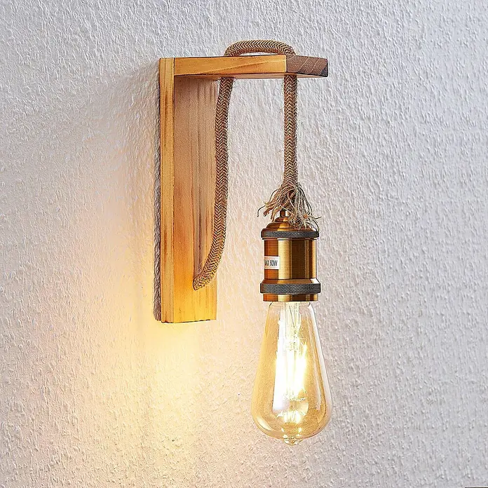 Lindby Wandleuchte Helou - Holz hell, E27 - Rustikale Wandleuchte mit Holzhalterung, geflochtenem Jutekabel und messingfarbener Fassung mit Edison-Glühbirne.
