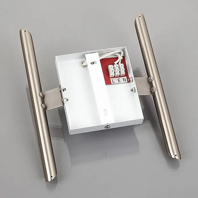Lindby Wandleuchte Filippa - alu / grau / zink, weiß / opal, E27 - Montagehalterung für Leuchte: weißer Metallkasten, gebürstete Metallarme, interne L E N Verdrahtungsklemmen.