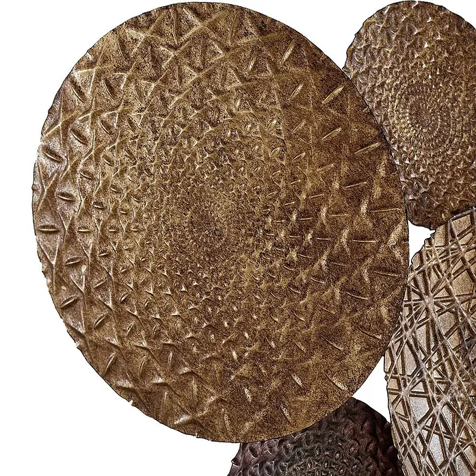 Lindby Wandleuchte Soraya - messing / gold, E27 - Dekorative Wandkunst aus bronzefarbenem Metall mit geprägten Kreis- und Geometriemustern.