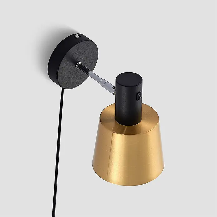 Lindby Wandleuchte Vlada - L x B x H: 21,9 x 13 x 19 cm, schwarz, messing / gold, E27 - Schwarze und messingfarbene Metall-Wandleuchte mit verstellbarem Arm, integriertem Schalter und sichtbarem Kabel.