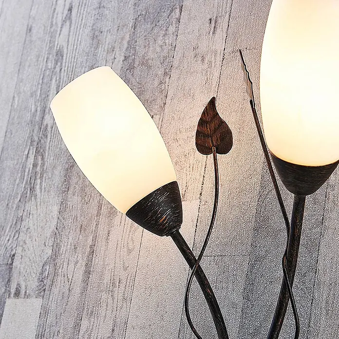 Lindby Wandleuchte Stefania - L x B x H: 10 x 44 x 42,5 cm, braun / rost, E14 - Bronze-farbene Lampe mit zwei beleuchteten opaken weißen Glasschirmen und dekorativen Blattdetails.