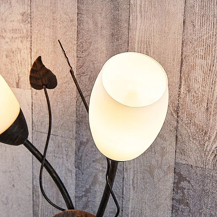 Lindby Wandleuchte Stefania - L x B x H: 10 x 44 x 42,5 cm, braun / rost, E14 - Dekorative Lampe mit zwei beleuchteten weißen Schirmen und dunklen Bronze-Blattdetails.