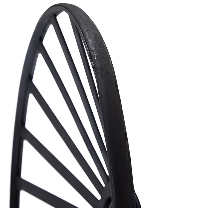 Lindby Wandleuchte Evandor - schwarz, E27 - Schwarze, gebogene Rückenlehne mit Lamellen.