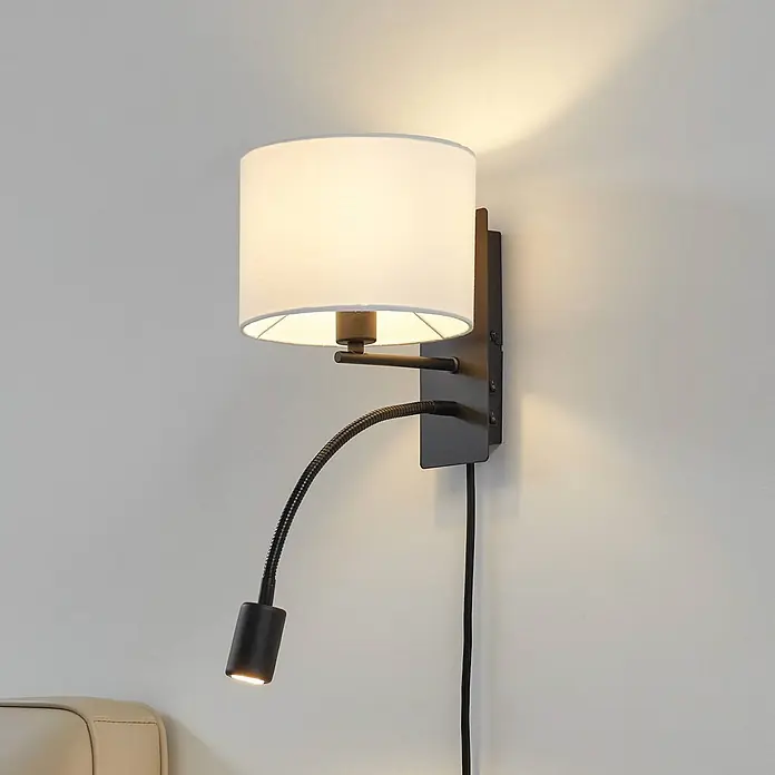 Lindby Wandleuchte Florens - weiß / opal, E14 - Dunkle Metall-Wandlampe mit rundem, weißem Stoffschirm und flexibler Schwanenhals-Leseleuchte, mit zwei Schaltern.