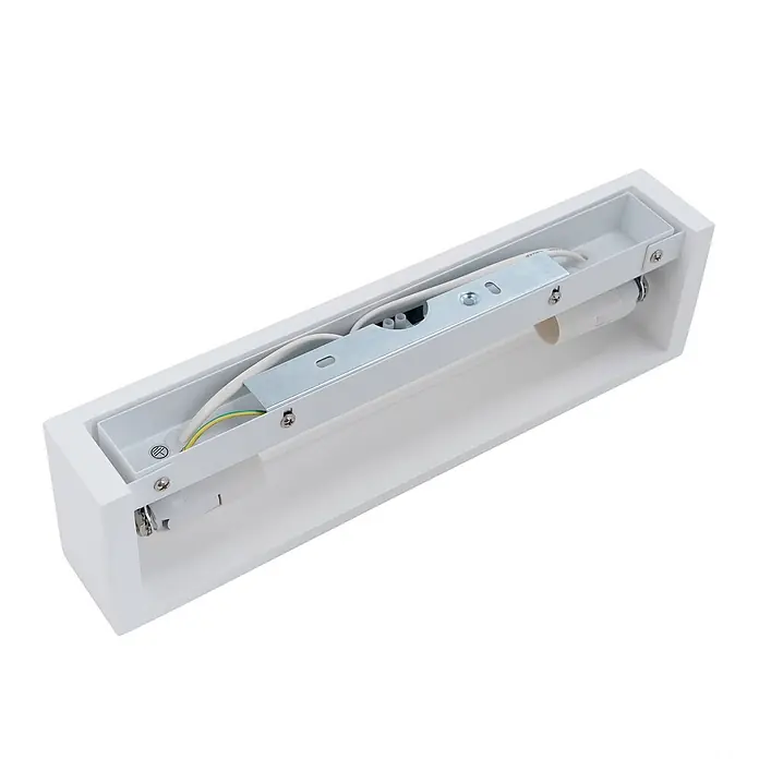 Lindby Wandleuchte Matteo - L x B x H: 9,5 x 36 x 6 cm, weiß / opal, E14 - Weiße rechteckige LED-Leuchte mit interner Verkabelung und Montagehalterungen.