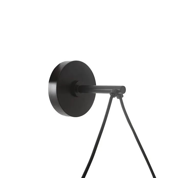 Lucande Wandleuchte Linnard - L x B x H: 45 x 45 x 65,5 cm, schwarz, E27 - Schwarze Wandhalterung für eine Leuchte mit zwei hängenden Kabeln.