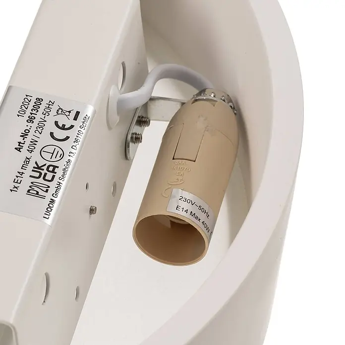 Lindby Wandleuchte Konstantin - weiß / opal, E14 - Beiger E14-Lampenfassung mit elektrischen Spezifikationen (max. 40W, 230V-50Hz, IP20) in einer weißen Leuchte montiert.