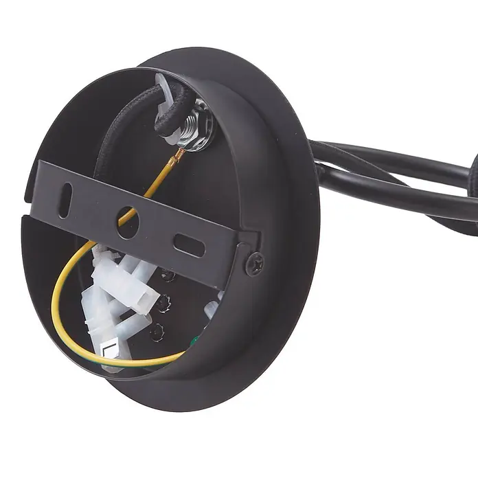 Lindby Wandleuchte Elira - L x B x H: 18,2 x 10 x 10 cm, schwarz, E27 - Innenansicht einer schwarzen Metall-Deckenrosette mit elektrischen Verbindungen, weißen Klemmen und gelbem Erdungskabel.