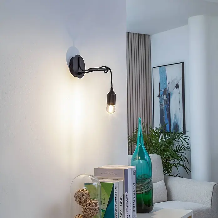 Lindby Wandleuchte Elira - L x B x H: 18,2 x 10 x 10 cm, schwarz, E27 - Schwarze Wandleuchte aus Metall mit verstellbarem Arm und freiliegender Glühbirne.