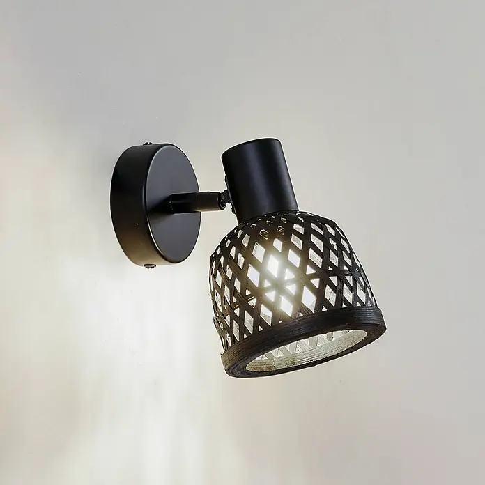 Lindby Wandleuchte Eskil - L x B x H: 10 x 10 x 15,8 cm, schwarz, E14 - Schwarzer Wandstrahler mit geflochtenem Bambusschirm, der Licht abgibt.