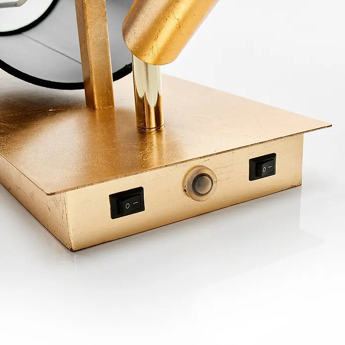 Lindby Wandleuchte Aiden - messing / gold, schwarz, E14 - Goldene Lampenbasis mit zwei schwarzen Wippschaltern und einem durchsichtigen Knopf.