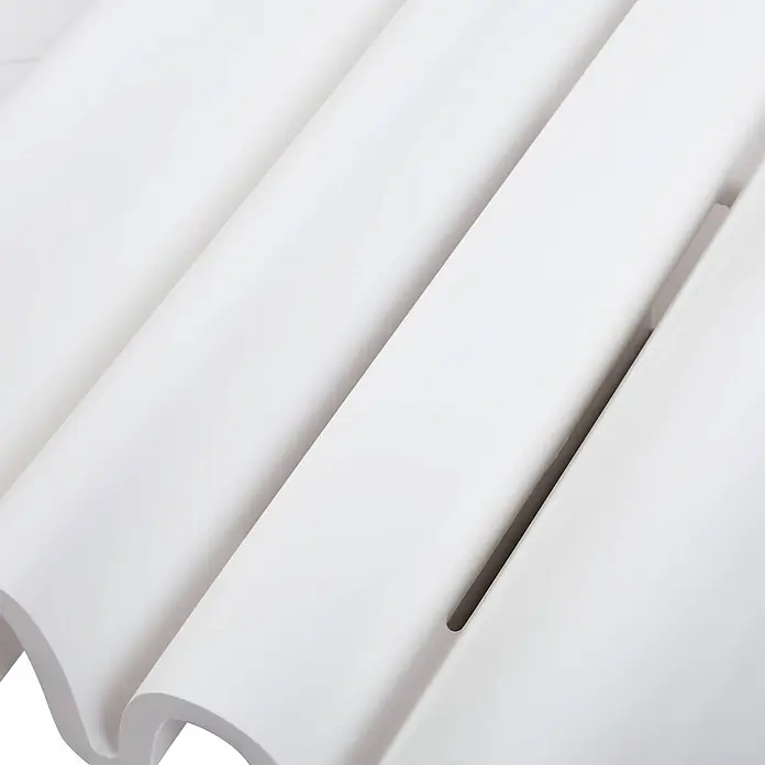 Lindby Wandleuchte Novali AI - L x B x H: 11 x 22 x 25,7 cm, weiß / opal, weiß / opal, G9 - Weißer, gewellter Lattenrost mit parallelen Rillen für Drainage und Komfort in Nassbereichen.