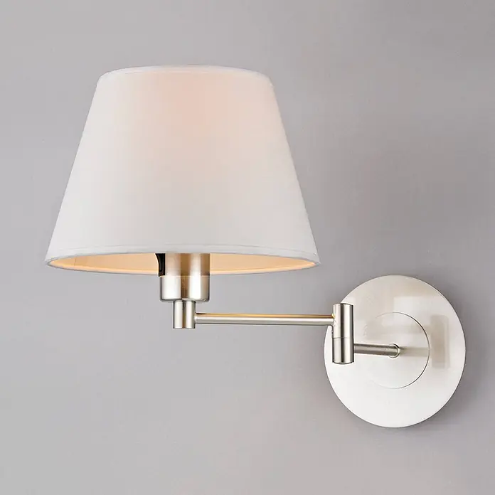 Lindby Wandleuchte Pola - alu / grau / zink, E27 - Wandleuchte mit weißem Stoffschirm und schwenkbarem Arm aus gebürstetem Nickel, beleuchtet.