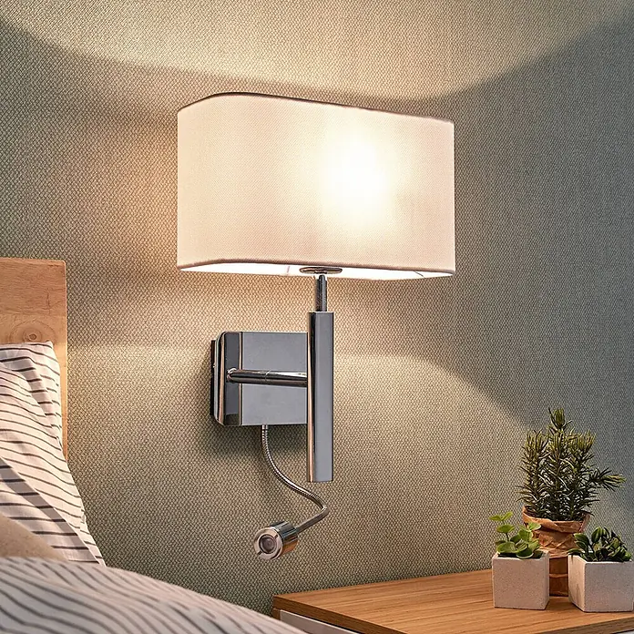 Lucande Wandleuchte Jettka - L x B x H: 18 x 28 x 63 cm, chrom / silber, E27 - Wandmontierte Nachttischlampe mit rechteckigem Stoffschirm und flexiblem Chrom-Leselicht.