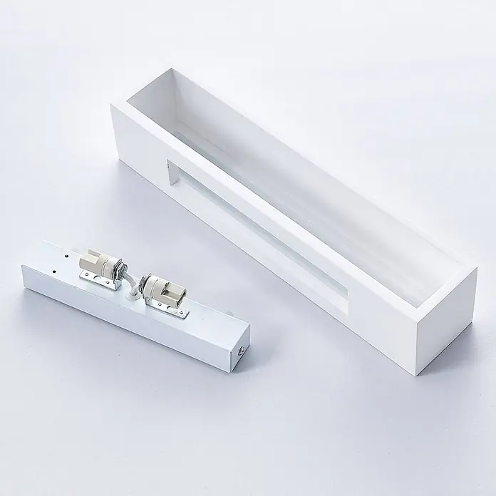 Lindby Wandleuchte Arya - weiß / opal, G9 - Weißes rechteckiges Leuchtengehäuse und separate Innenkomponente mit zwei Lampenfassungen.
