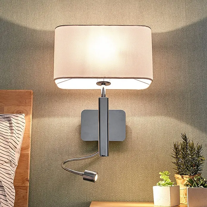 Lucande Wandleuchte Jettka - L x B x H: 18 x 28 x 63 cm, chrom / silber, E27 - Wandleuchte mit rechteckigem Stoffschirm und flexiblem Metall-Spotlight, ideal als Nachttischlampe.