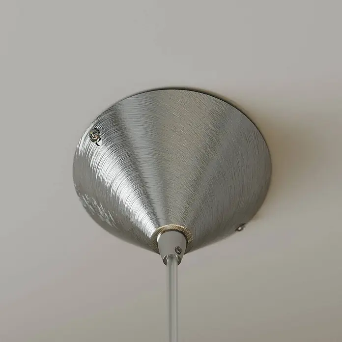 Lindby Pendelleuchte Petra - L x B x H: 40 x 40 x 17 cm, weiß / opal, weiß, E27 - Gebürstete, silberfarbene, konische Deckenrosette mit Lichtkabel, an der Decke befestigt.