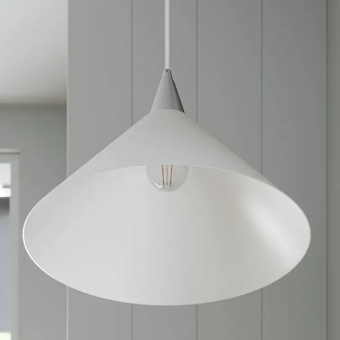 Lindby Pendelleuchte Petra - L x B x H: 40 x 40 x 17 cm, weiß / opal, weiß, E27 - Weiße konische Pendelleuchte mit freiliegender Glühbirne.