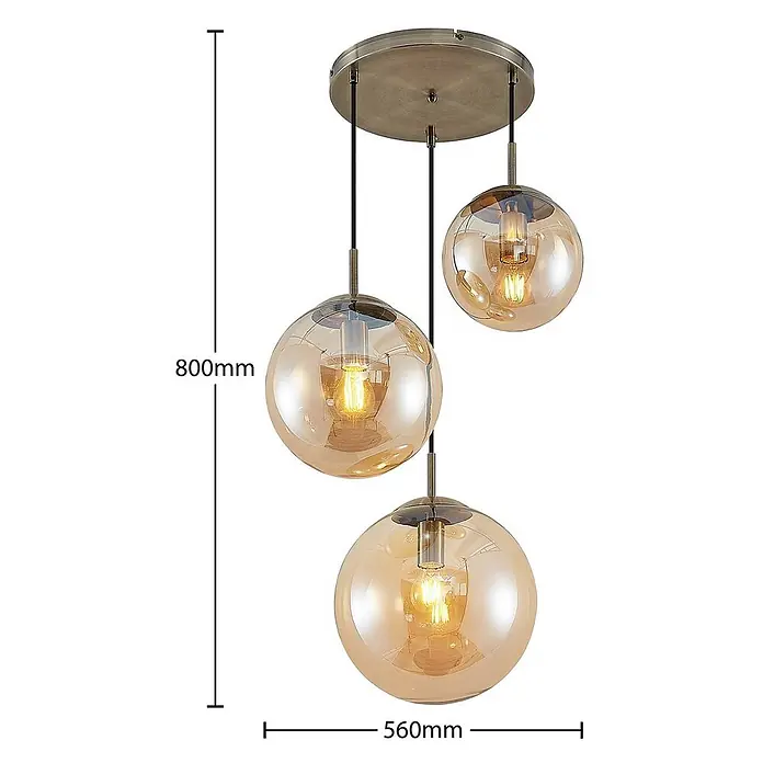 Lindby Pendelleuchte Teeja - creme / amber, amber, altmessing, E27 - Bronze Deckenleuchte mit drei Pendeln aus bernsteinfarbenem Glas und sichtbaren Glühbirnen. 800mm H, 560mm B.