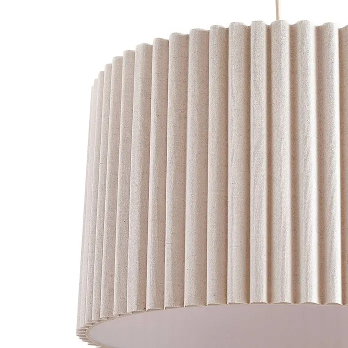 Lindby Pendelleuchte Libbie - L x B x H: 45 x 45 x 28 cm, creme / amber, cremefarben, E27 - Hellbeige plissierter Stoff-Lampenschirm mit vertikalen Rippen.