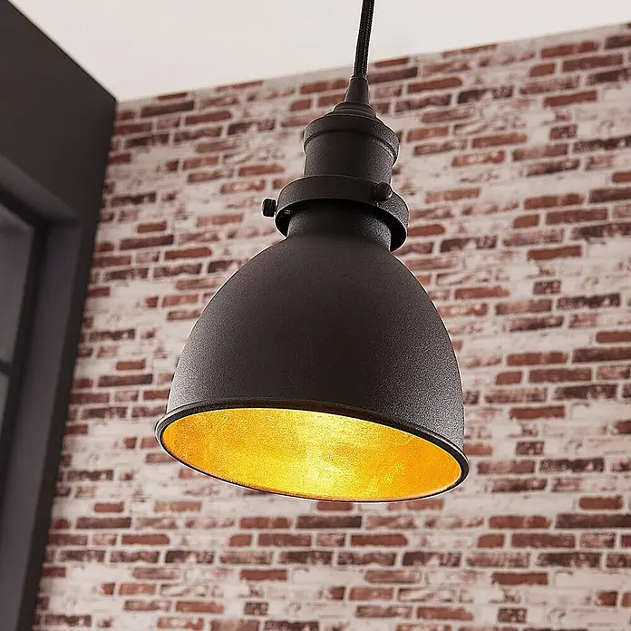 Lindby Pendelleuchte Jasminka - L x B x H: 15,5 x 15,5 x 20 cm, schwarz, Schwarz, gold, E27 - Matt-schwarze Industrie-Pendelleuchte mit goldener Struktur-Innenseite.