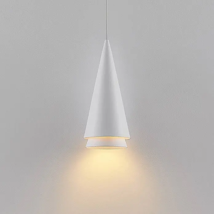 Lucande Pendelleuchte Naoh - weiß / opal, weiß matt, E27 - Weiße zweistufige konische Pendelleuchte mit warmem Licht nach unten.
