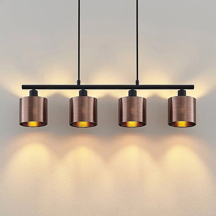 Lindby Pendelleuchte Joudy - L x B x H: 75 x 12 x 11 cm, bronze / altmessing, bronze dunkel, Schwarz matt, E14 - Lineare Pendelleuchte mit schwarzem Rahmen und vier zylindrischen kupferfarbenen Metallschirmen, strahlt warmes Licht ab.