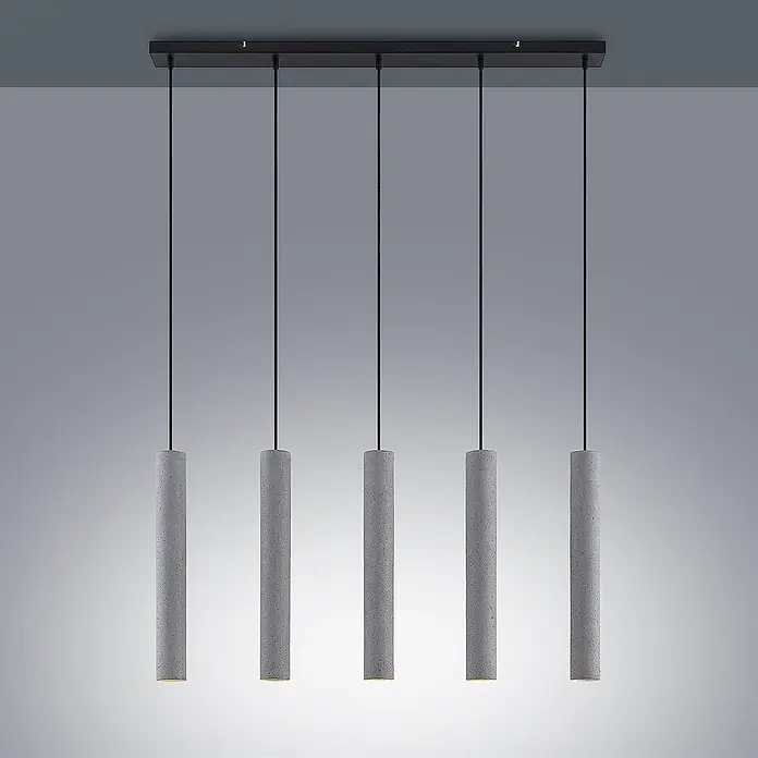 Lindby Pendelleuchte Concretto - alu / grau / zink, grau, GU10 - Fünf Hängeleuchten aus Beton mit zylindrischen Schirmen an einer schwarzen linearen Schiene.