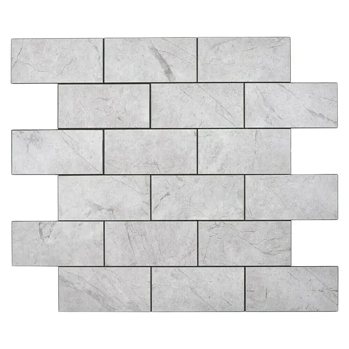 Selbstklebemosaik SAM 4SW09MLM - 29,5 x 29 cm, Grau, Matt - Graue Marmorfliesen im Halbverband-Design mit dunklen Fugen für stilvolle Wandgestaltung und zeitlose Eleganz in jedem Raum.