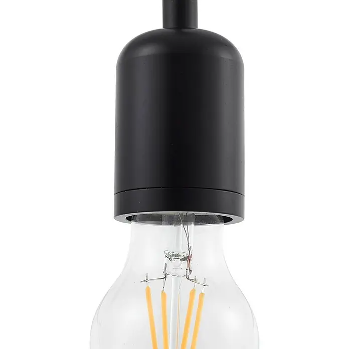 Lindby Pendelleuchte Hattie - L x B x H: 4,7 x 4,7 x 7 cm, schwarz, Schwarz, E27 - Nahaufnahme einer schwarzen Lampenfassung mit klarer LED-Filamentbirne.