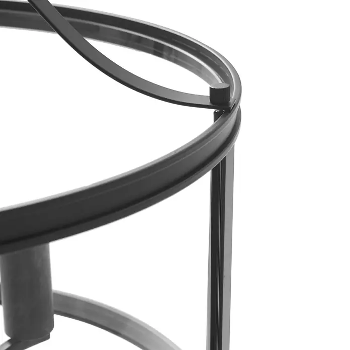 Lucande Pendelleuchte Eryk - L x B x H: 40,2 x 40,2 x 36,9 cm, schwarz, Schwarz, transparent, E14 - Nahaufnahme eines schwarzen Metallgestells, das eine runde Glasplatte mit einem Knopf sichert.