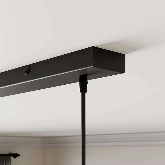Lindby Pendelleuchte Rangina - kupfer, Kupfer, weiß, E27 - Schwarze, rechteckige Deckenhalterung mit matter Oberfläche, an der Decke montiert, mit herabhängendem Kabel.